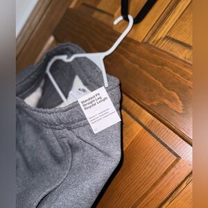 Men’s Nike gray sweatpants standard fit straight leg size XL-tall NWT